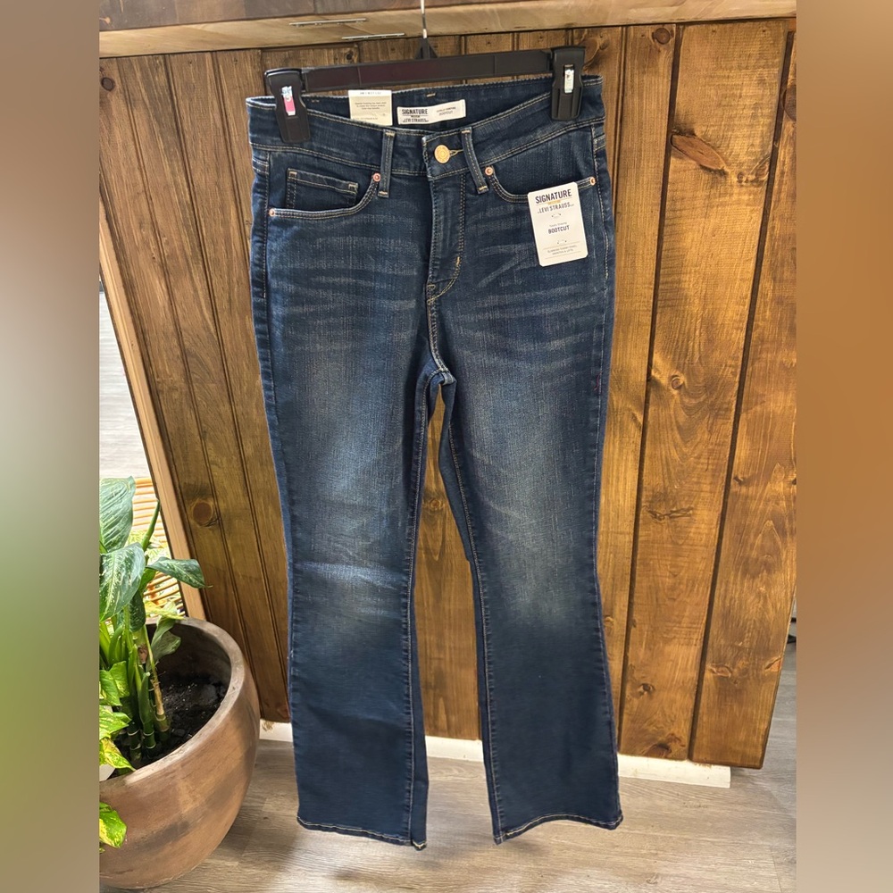 Signature by Levi Strauss Women's Blue Jeans NWT
